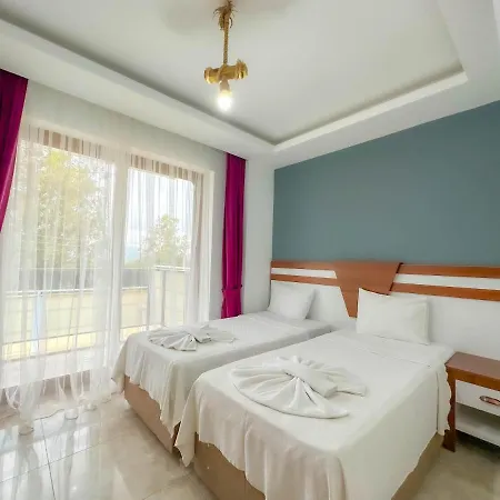 Tuna Villa, Oezel Havuzlu,